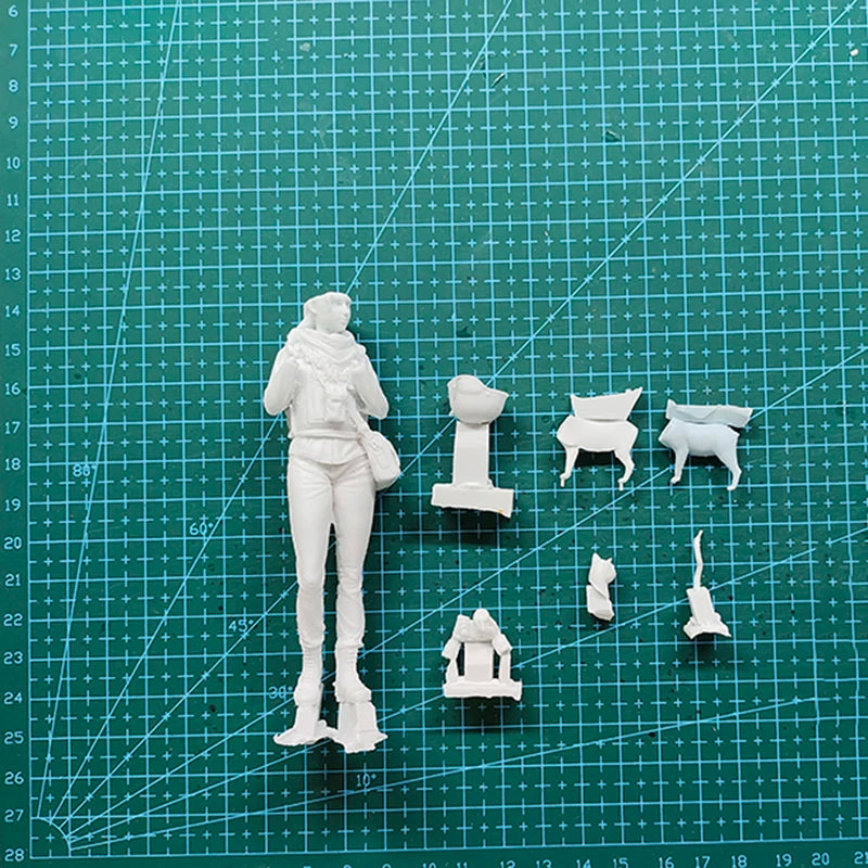1/16 Modern Female War Correspondent in Press Vest, Resin Model Figure Kit, Unassembled and Unpainted