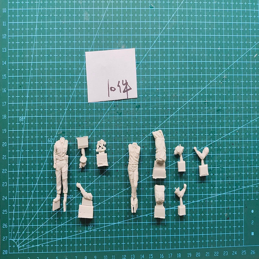1/35 Modern British Army Crew, 2 Figures, Resin Model Figure Kit, Unassembled and Unpainted