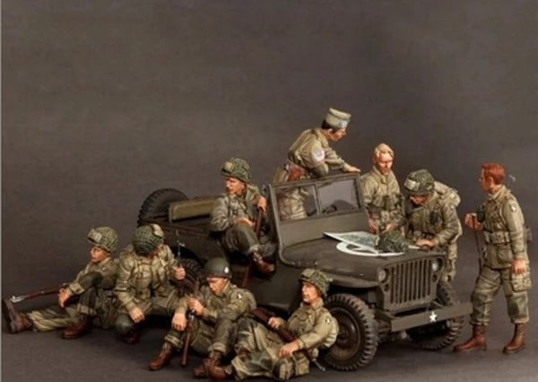 1/35 WWII Allied Soldiers with Jeep, 9 Figures, Resin Model Figure Kit, Unassembled and Unpainted