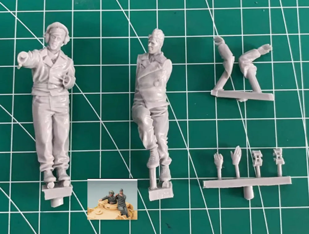 1/35 Modern Armored Soldiers, 2 Figures, Resin Model Figure Kit, Unassembled and Unpainted