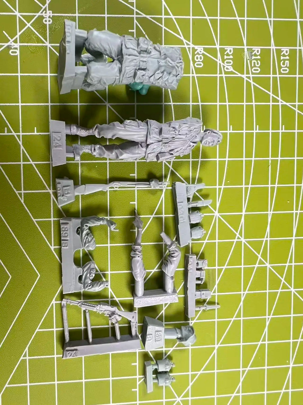 1/35 Vietnam War Jungle Combat Scene, 5 Figures, Resin Model Figure Kit, Unassembled and Unpainted