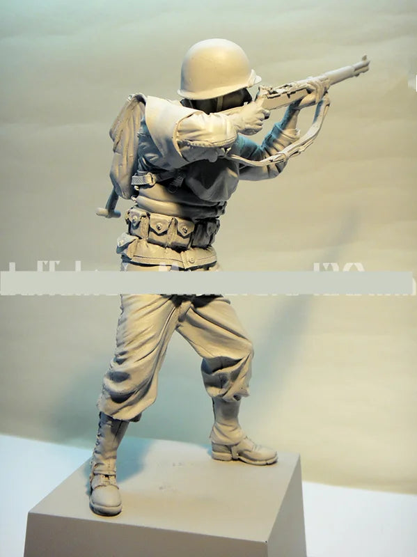 1/16 WWI Soldier Aiming Rifle with Bayonet, Resin Model Figure Kit, Unassembled and Unpainted
