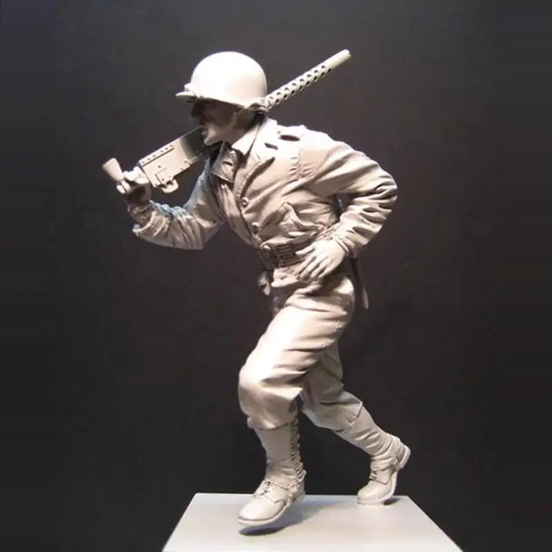 1/16 WWI German Infantryman Charging with Bayonet, Resin Model Figure Kit, Unassembled and Unpainted