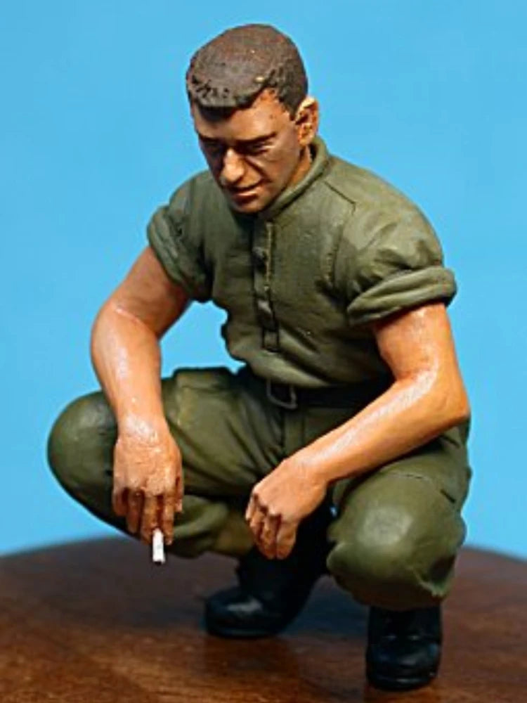 1/35 WWII British Tank Commander with Beret, Resin Model Figure Kit, Unassembled and Unpainted