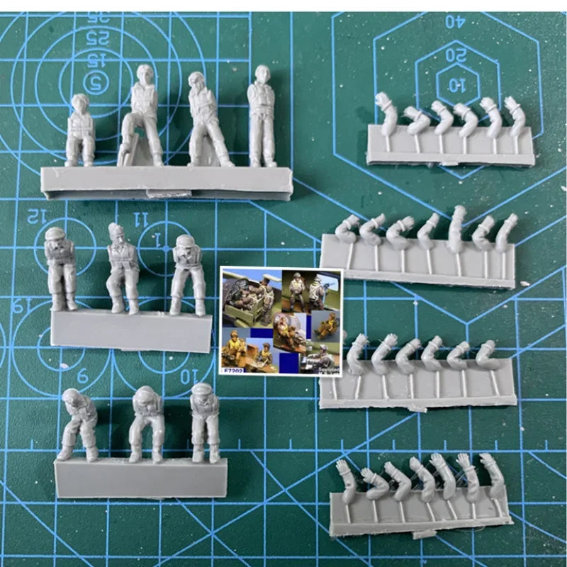 1/72 WWII Bomber Crew, 10 Figures, Resin Model Figure Kit, Unassembled and Unpainted