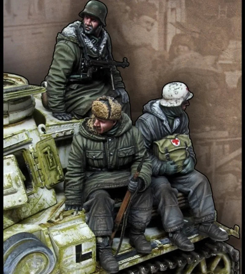 1/35 WWII German Panzer Commander with Observation Crew, 3 Figures, Resin Model Figure Kit, Unassembled and Unpainted