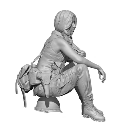 1/35 Modern Female Tactical Operator Crouching Alert, Resin Model Figure Kit, Unassembled and Unpainted