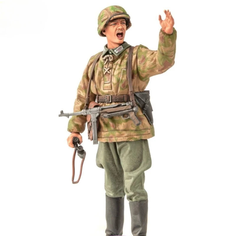 1/16 WWII German Field Artillery Commander, Resin Model Figure Kit, Unassembled and Unpainted