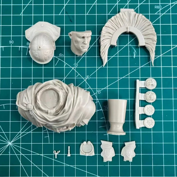 1/10 Ancient Roman Officer with Plumed Helmet, Resin Model Bust Kit, Unassembled and Unpainted