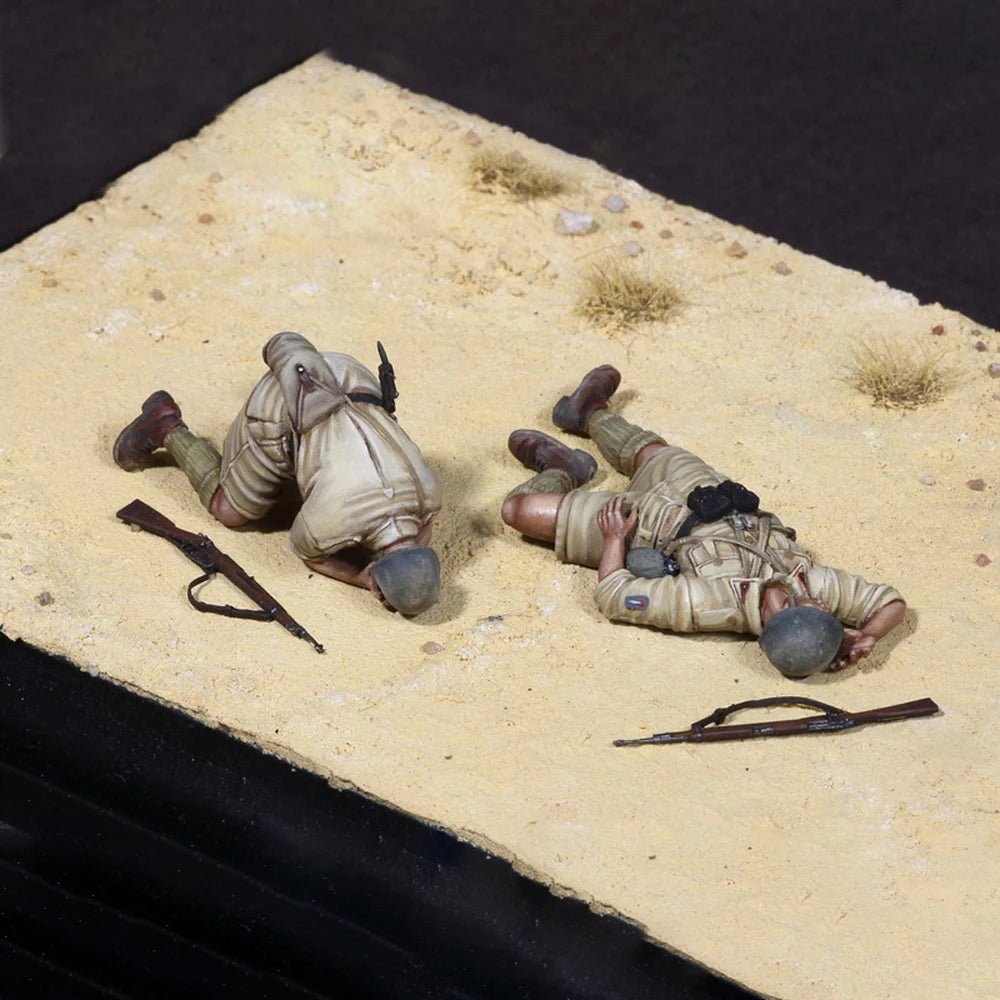 1/35 WWII Soldiers Desert Combat, 2 Figures, Resin Model Figure Kit, Unassembled and Unpainted