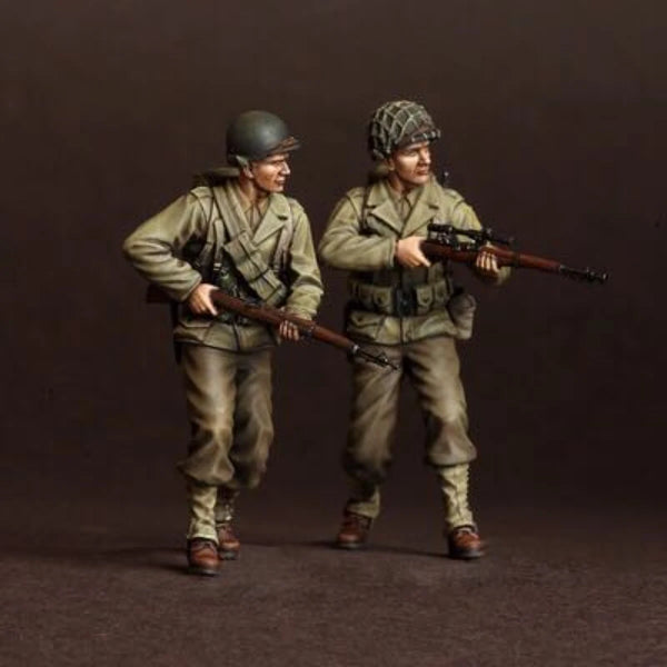 1/35 WWII American Infantry Squad Attacking, 2 Figures, Resin Model Figure Kit, Unassembled and Unpainted