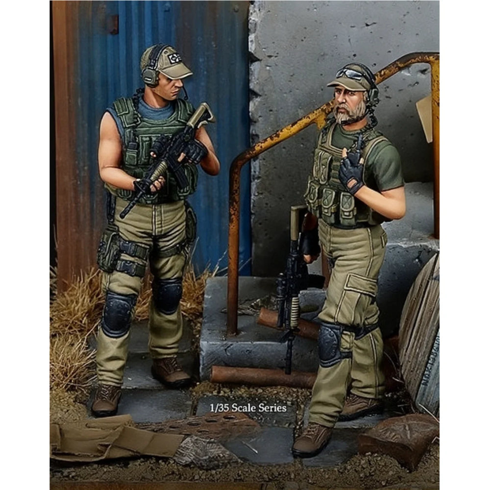 1/35 Modern Tactical Operatives in Plate Carriers, Resin Model Figure Kit, Unassembled and Unpainted