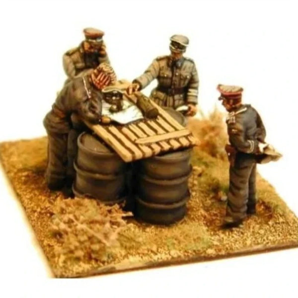 1/72 WWII Soldiers & Officers with Sandbags, 4 Figures, Resin Model Figure Kit, Unassembled and Unpainted