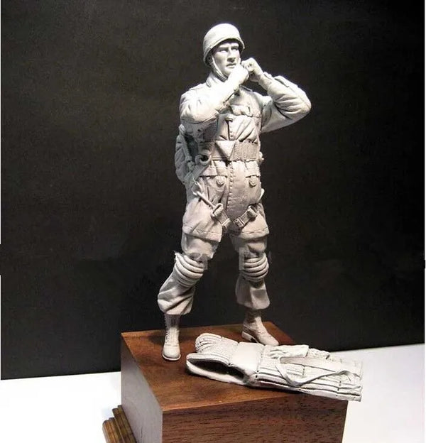 1/16 WWII US Officer Observing with Binoculars, Resin Model Figure Kit, Unassembled and Unpainted