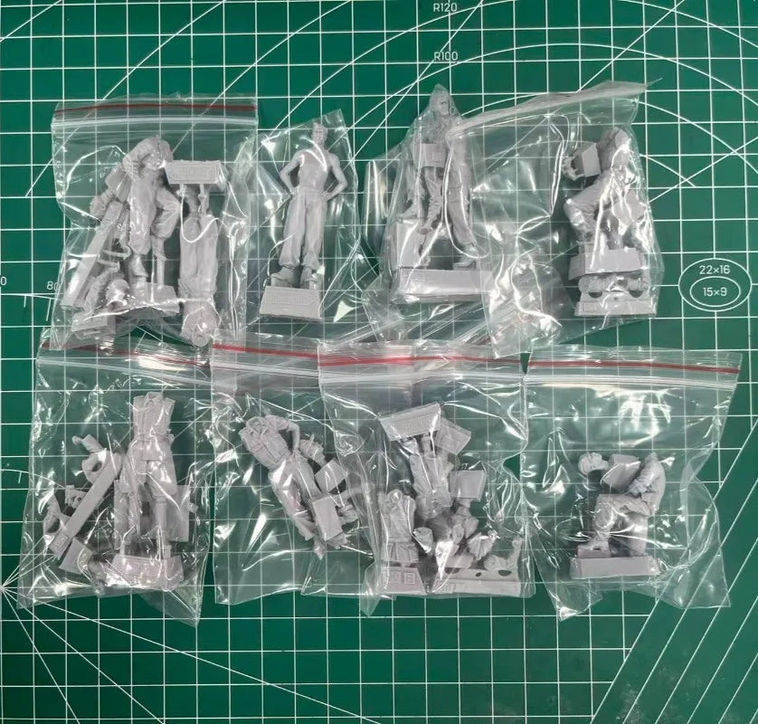 1/35 WWII German Tiger Tank Crew, 10 Figures, Resin Model Figure Kit, Unassembled and Unpainted