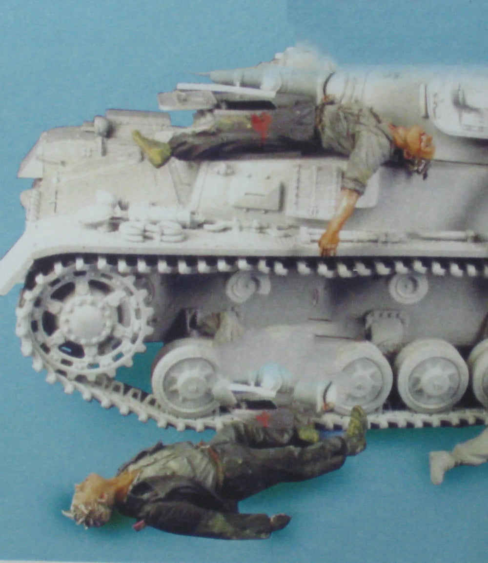 1/35 Modern Soldiers with Vehicle, 2 Figures, Resin Model Figure Kit, Unassembled and Unpainted