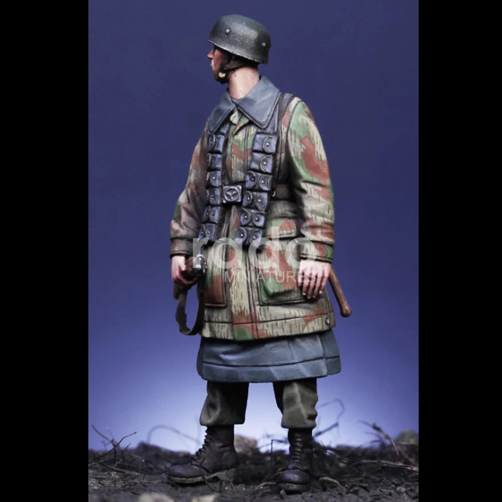 1/35 WWI German Infantryman at Ready with Rifle, Resin Model Figure Kit, Unassembled and Unpainted