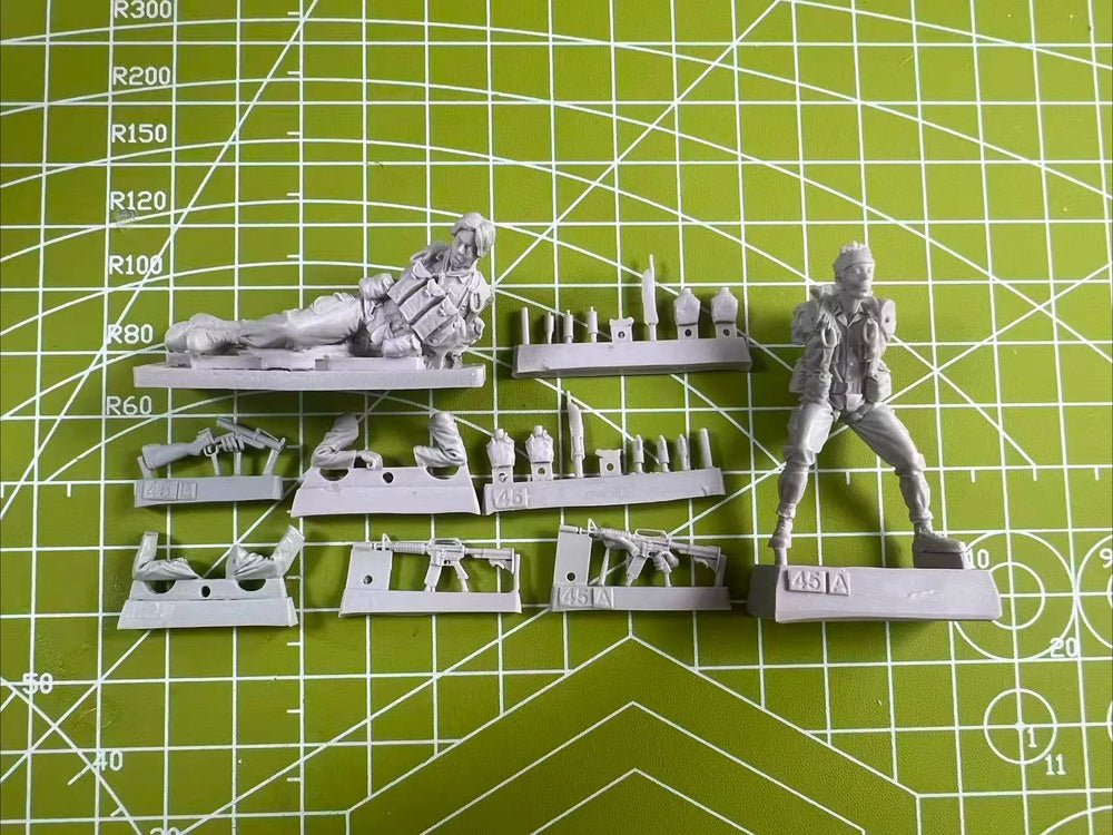 1/35 Vietnam War Special Forces Combat, 2 Figures, Resin Model Figure Kit, Unassembled and Unpainted