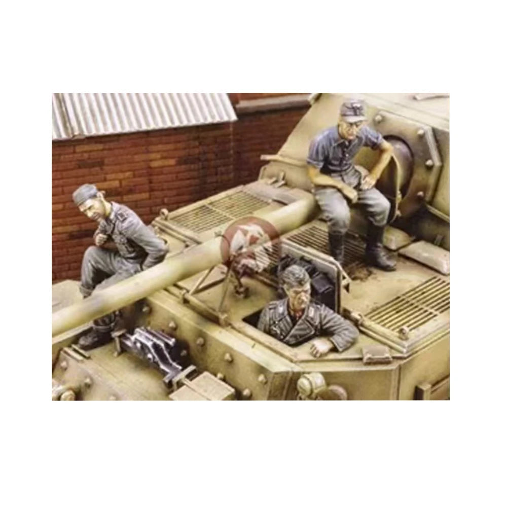 1/35 WWII German Jagdpanzer Tiger, 3 Figures, Resin Model Vehicle Kit, Unassembled and Unpainted