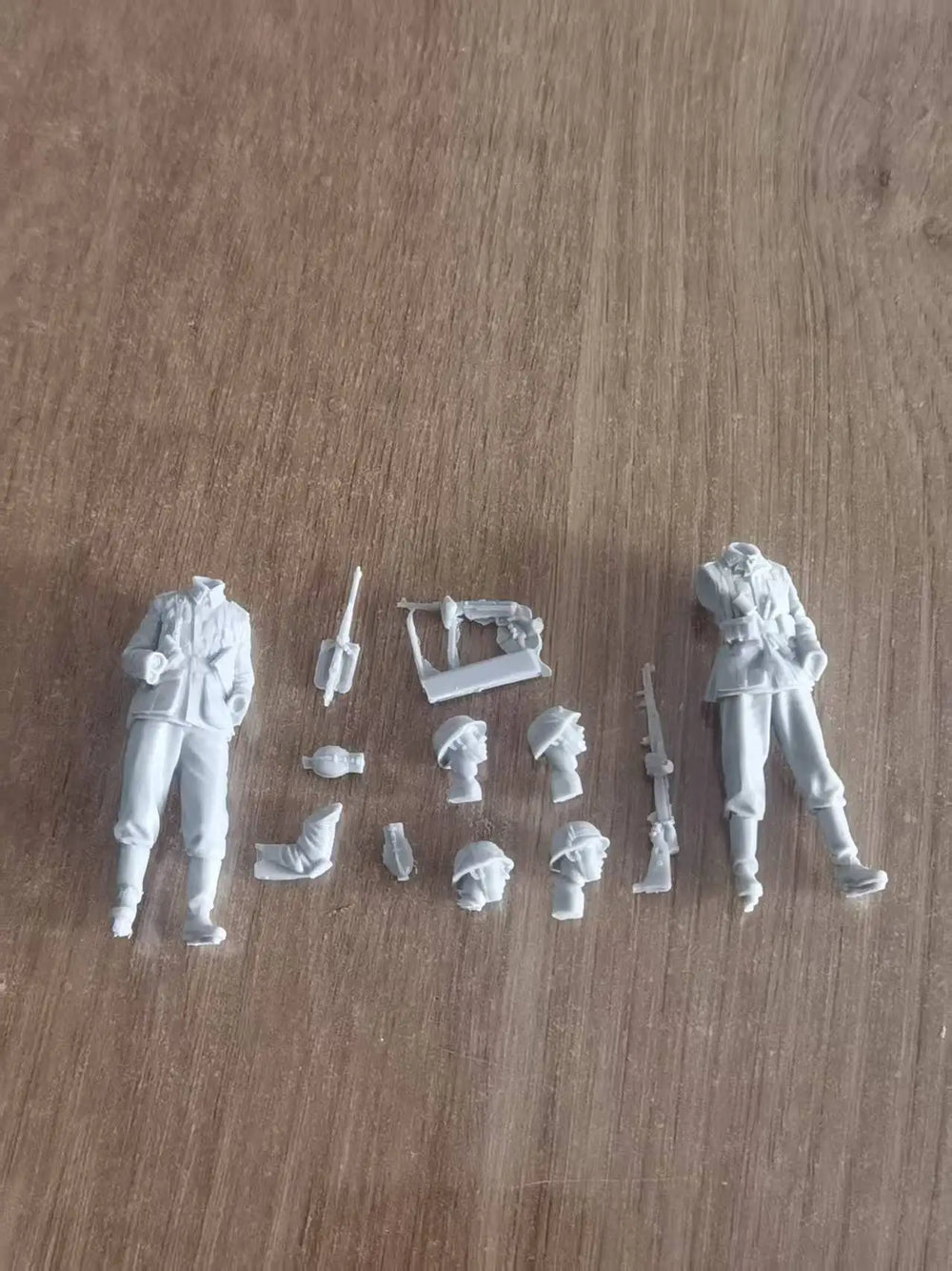 1/35 Modern Soldiers with Tactical Gear, 2 Figures, Resin Model Figure Kit, Unassembled and Unpainted