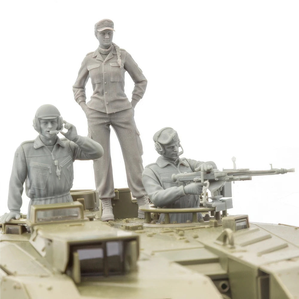 1/35 WWII German Panzer Crew with Mounted Gunner, 3 Figures, Resin Model Figure Kit, Unassembled and Unpainted