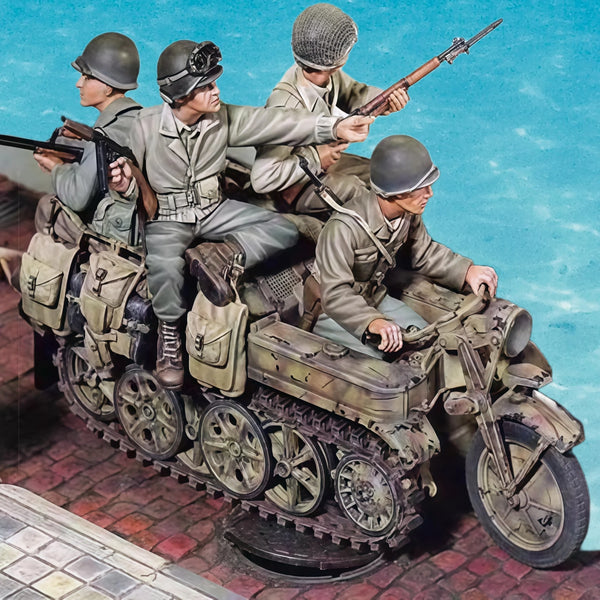 1/35 WWII Four-Soldier Team with Motorcycle Sidecar, 4 Figures, Resin Model Figure Kit, Unassembled and Unpainted