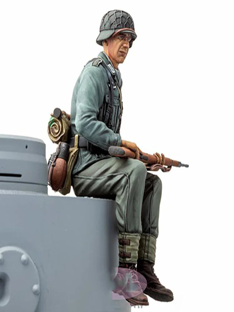 1/16 WWII German Rifleman Resting at Bunker, Resin Model Figure Kit, Unassembled and Unpainted