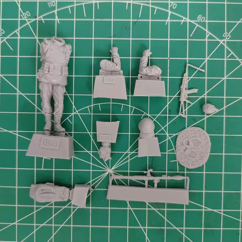 1/35 Modern Russian Soldier Chechnya Conflict, Resin Model Figure Kit, Unassembled and Unpainted