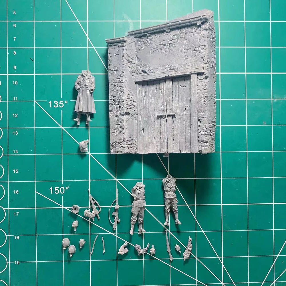 1/35 WWII German & Allied Soldiers Scene, 4 Figures, Resin Model Figure Kit, Unassembled and Unpainted