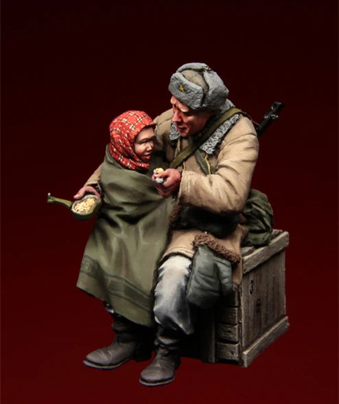 1/35 Modern Russian Soldier and Orphan Child, 2 Figures, Resin Model Figure Kit, Unassembled and Unpainted