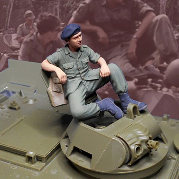 1/35 WWII Soviet Tank Commander in Blue Beret Seated, Resin Model Figure Kit, Unassembled and Unpainted