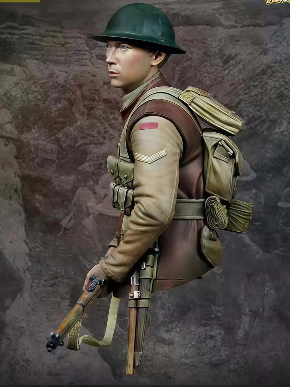 1/10 WWI British Soldier Marching with Rifle and Pack, Resin Model Bust Kit, Unassembled and Unpainted