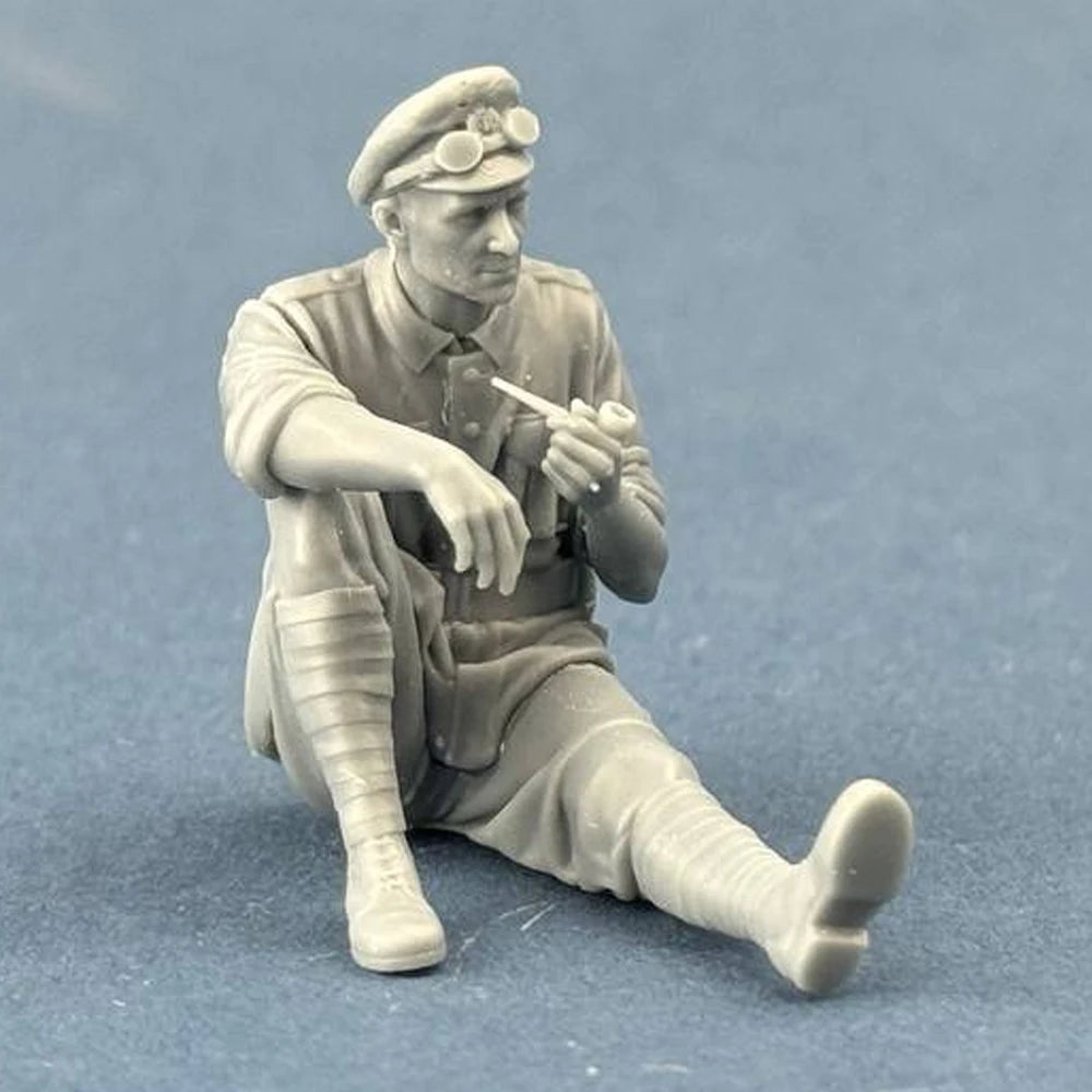 1/35 WWII British Infantryman Resting with Rifle, Resin Model Figure Kit, Unassembled and Unpainted