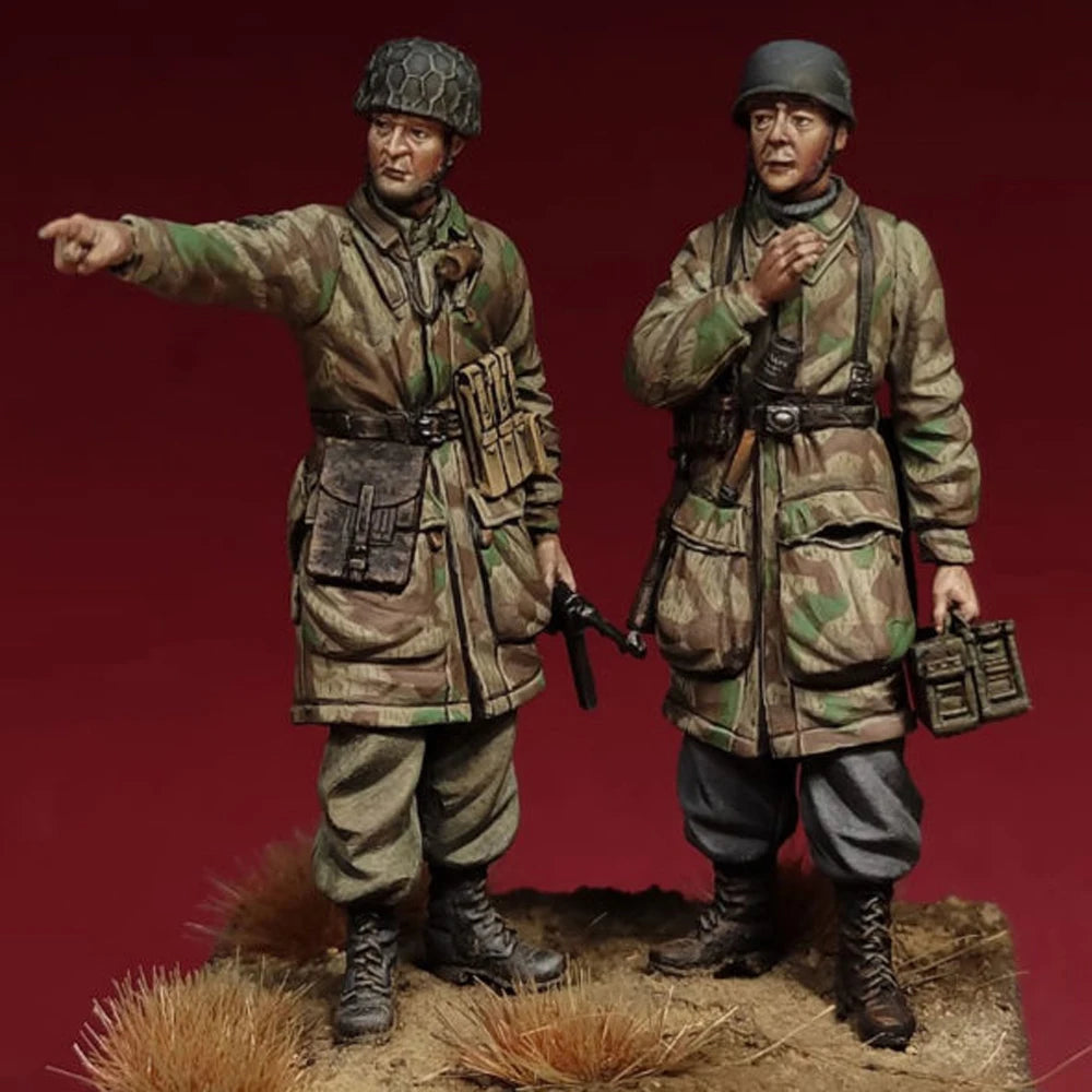 1/35 WWI Infantryman Pointing with Equipped Soldier, 2 Figures, Resin Model Figure Kit, Unassembled and Unpainted