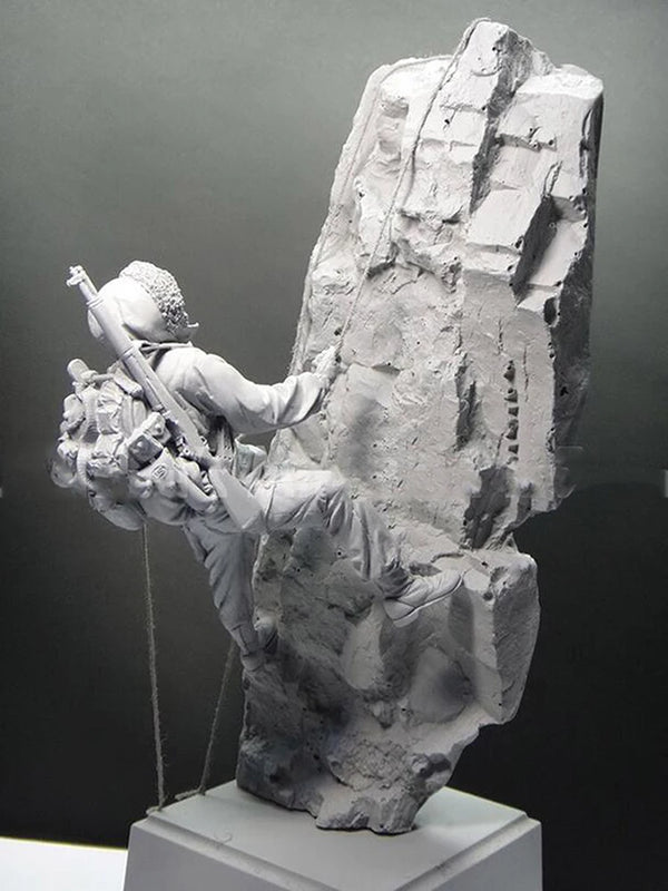 1/16 Modern Tactical Operator Rappelling Down Cliff, Resin Model Figure Kit, Unassembled and Unpainted