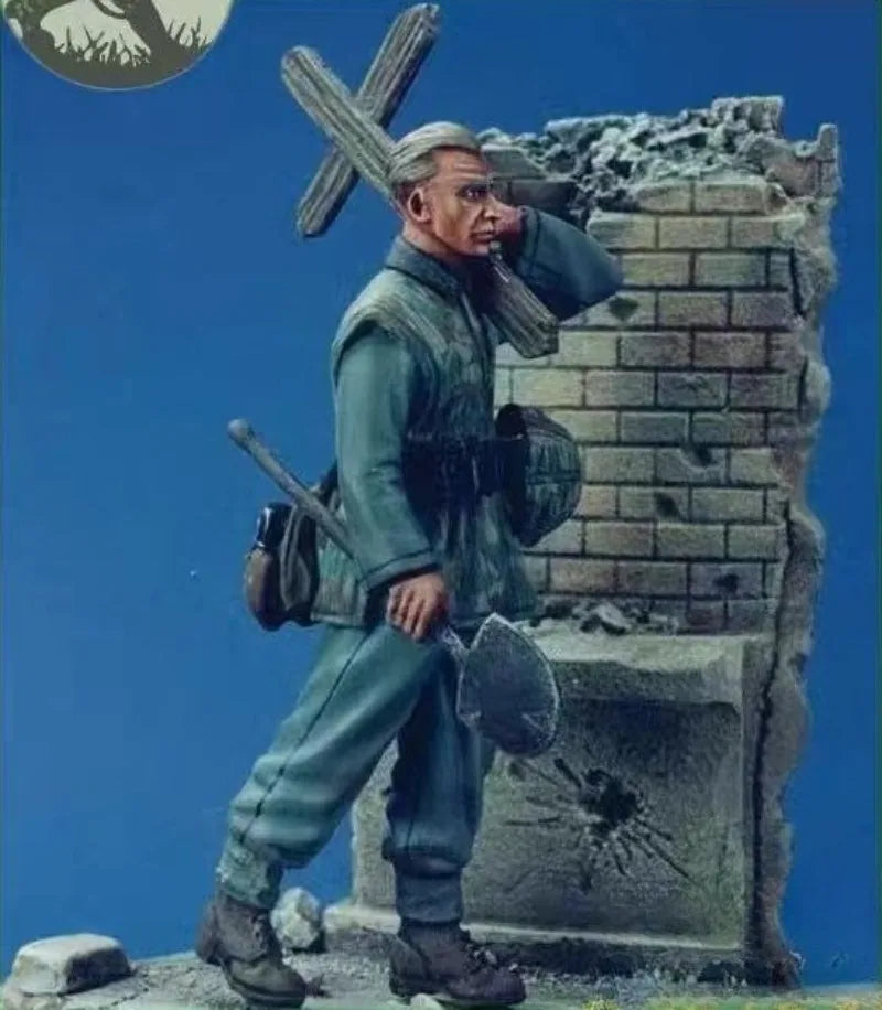 1/35 WWII German Soldier Aiming from Cover, Resin Model Figure Kit, Unassembled and Unpainted