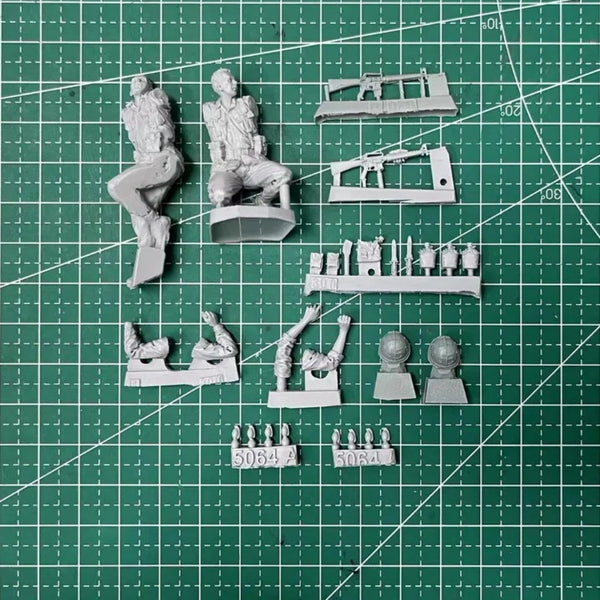 1/35 Vietnam War US Infantry Patrol, 2 Figures, Resin Model Figure Kit, Unassembled and Unpainted