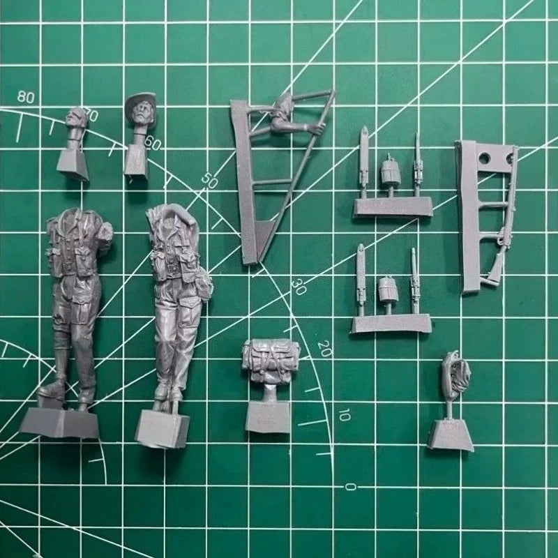 1/35 WWII British Special Forces Soldiers, 2 Figures, Resin Model Figure Kit, Unassembled and Unpainted