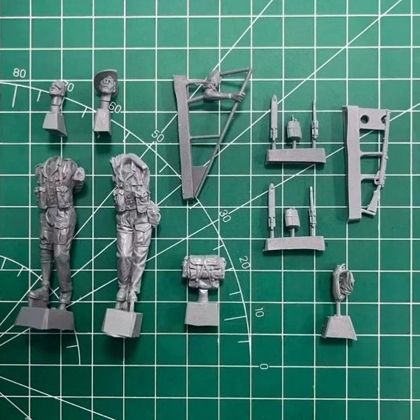 1/35 WWII British Special Forces Soldiers, 2 Figures, Resin Model Figure Kit, Unassembled and Unpainted