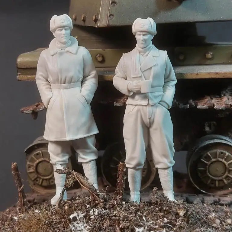 1/35 WWII German Panzer Officer and Crew Member, Resin Model Figure Kit, Unassembled and Unpainted