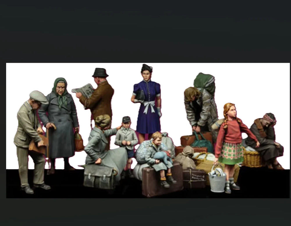1/35 WWII Evacuees with Children and Luggage, 10 Figures, Resin Model Figure Kit, Unassembled and Unpainted