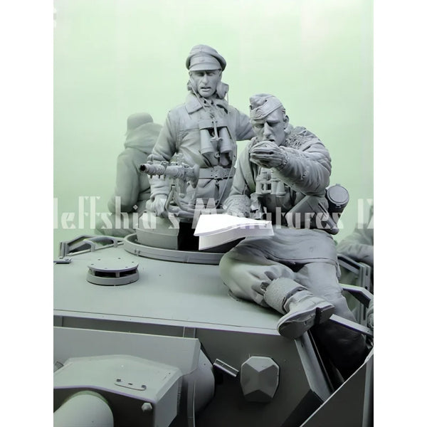 1/35 WWII German Machine Gun Crew Assaulting, 2 Figures, Resin Model Figure Kit, Unassembled and Unpainted