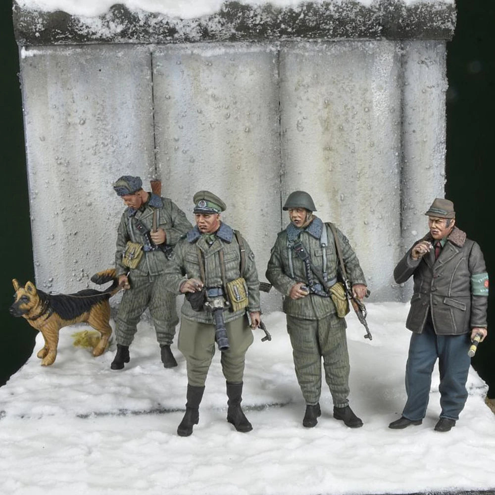 1/35 WWII German Soldiers with War Dog, 4 Figures, Resin Model Figure Kit, Unassembled and Unpainted