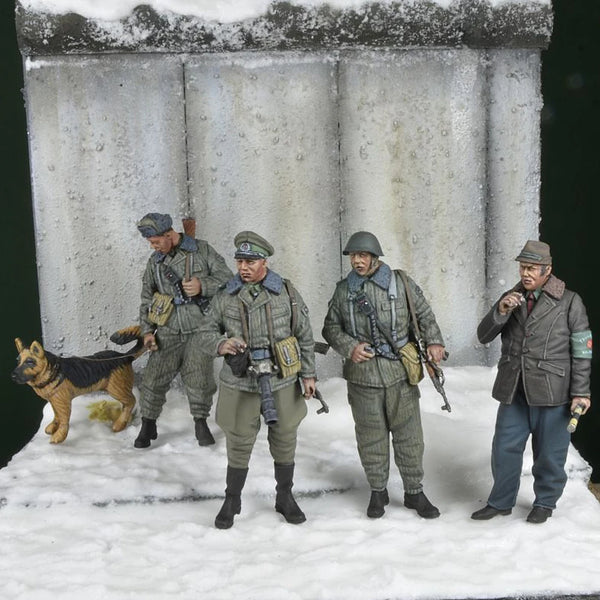 1/35 WWII German Soldiers with War Dog, 4 Figures, Resin Model Figure Kit, Unassembled and Unpainted