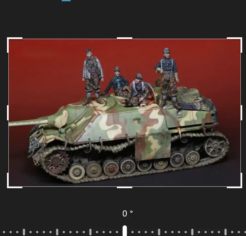 1/35 WWII German Wehrmacht & Panzer Tank, 4 Figures, Resin Model Diorama Kit, Unassembled and Unpainted