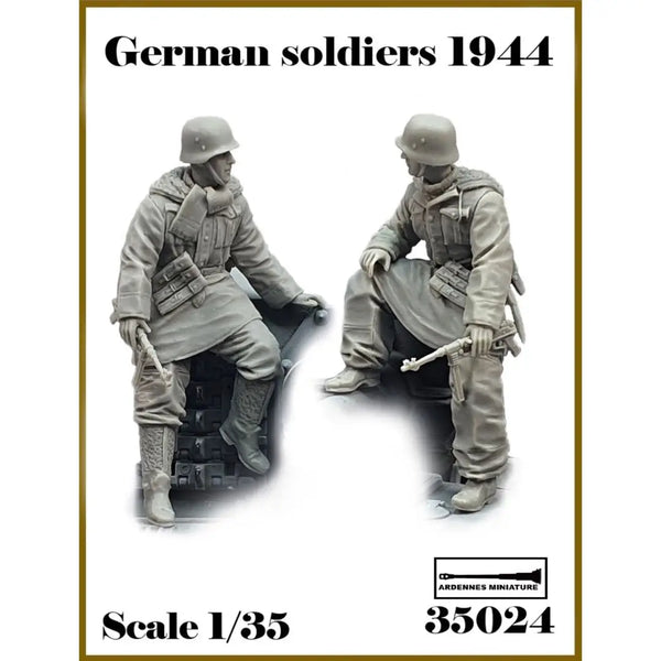 1/35 WWII German Infantry Standing Alert, 4 Figures, Resin Model Figure Kit, Unassembled and Unpainted