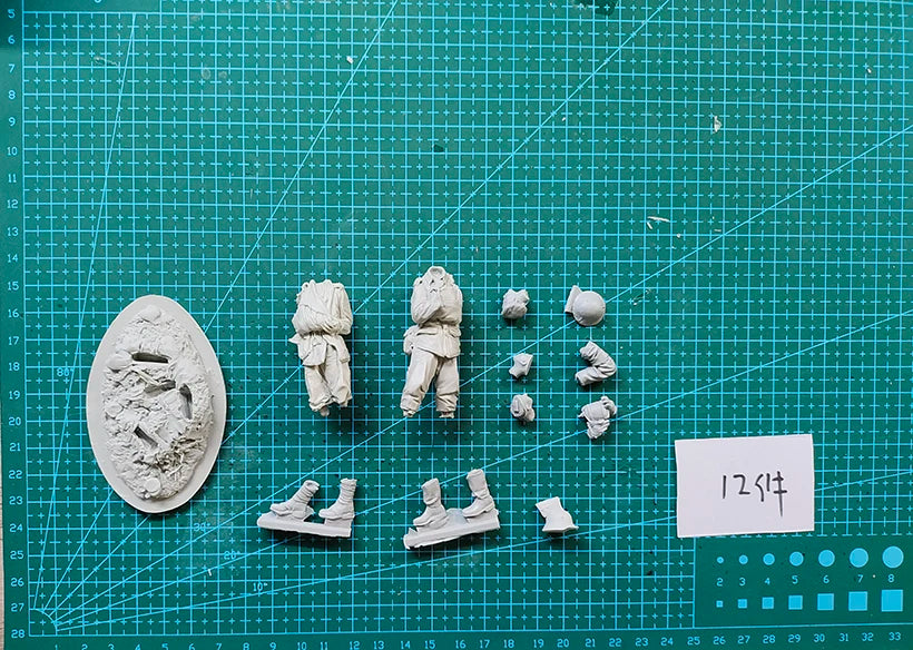 1/24 WWI German Medic & Wounded, 2 Figures, Resin Model Figure Kit, Unassembled and Unpainted