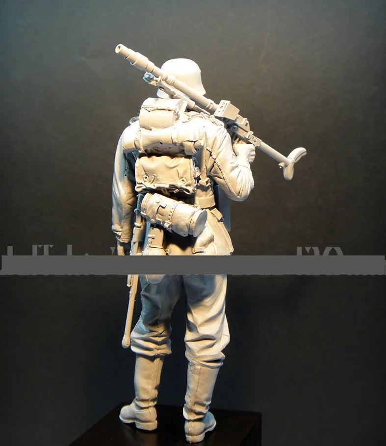 1/16 WWII British Soldier Signaling with Rifle, Resin Model Figure Kit, Unassembled and Unpainted
