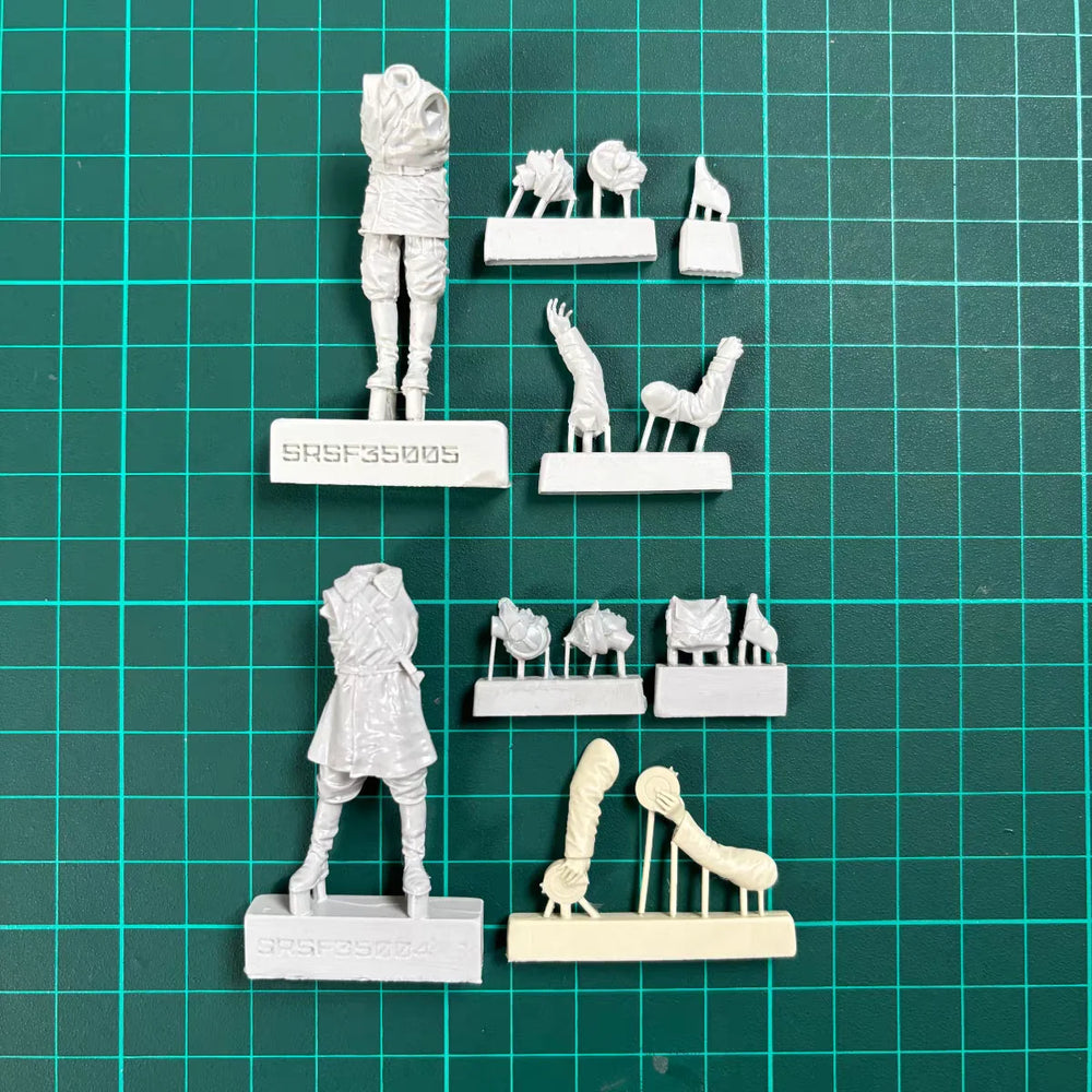 1/35 WWII Soviet Red Army Tankmen, 2 Figures, Resin Model Figure Kit, Unassembled and Unpainted