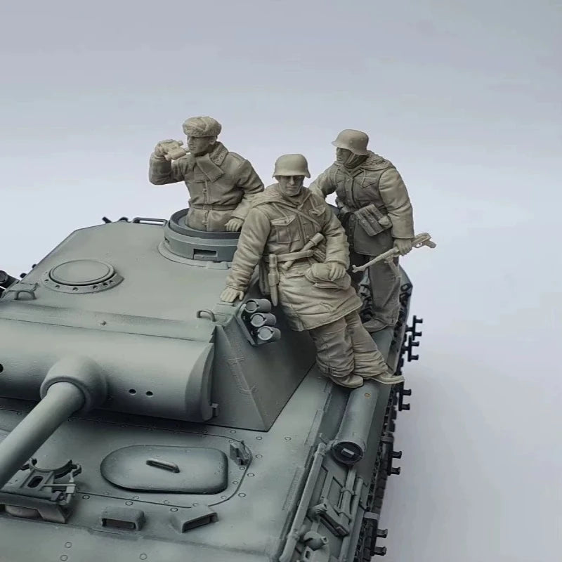 1/35 WWII Soviet T-34 Tank with Crew, 8 Figures, Resin Model Vehicle Kit, Unassembled and Unpainted